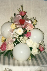 FLOWERS AND BALLOONS ARRANGEMENT